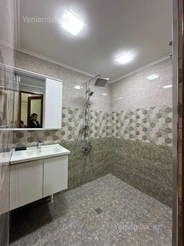 Satılır 2 otaqlı köhnə tikili 60 m²