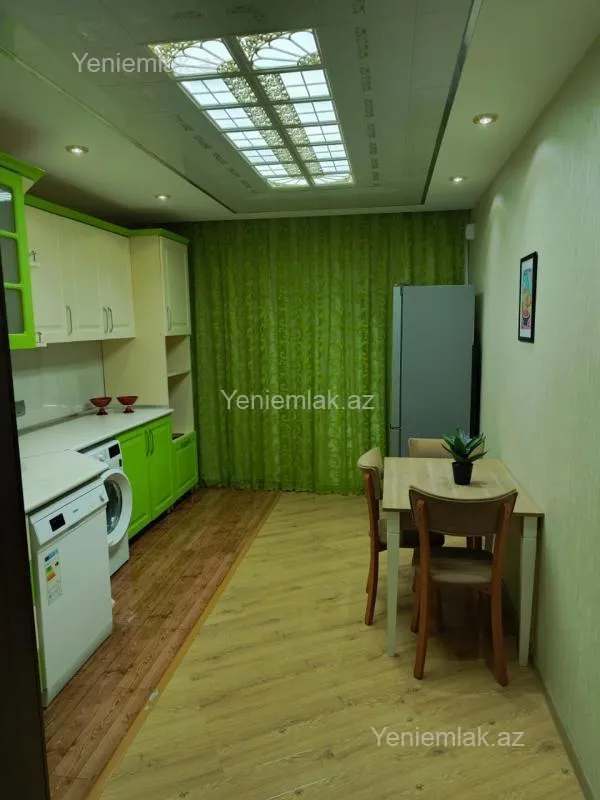 Satılır 3 otaqlı yeni tikili 125 m²