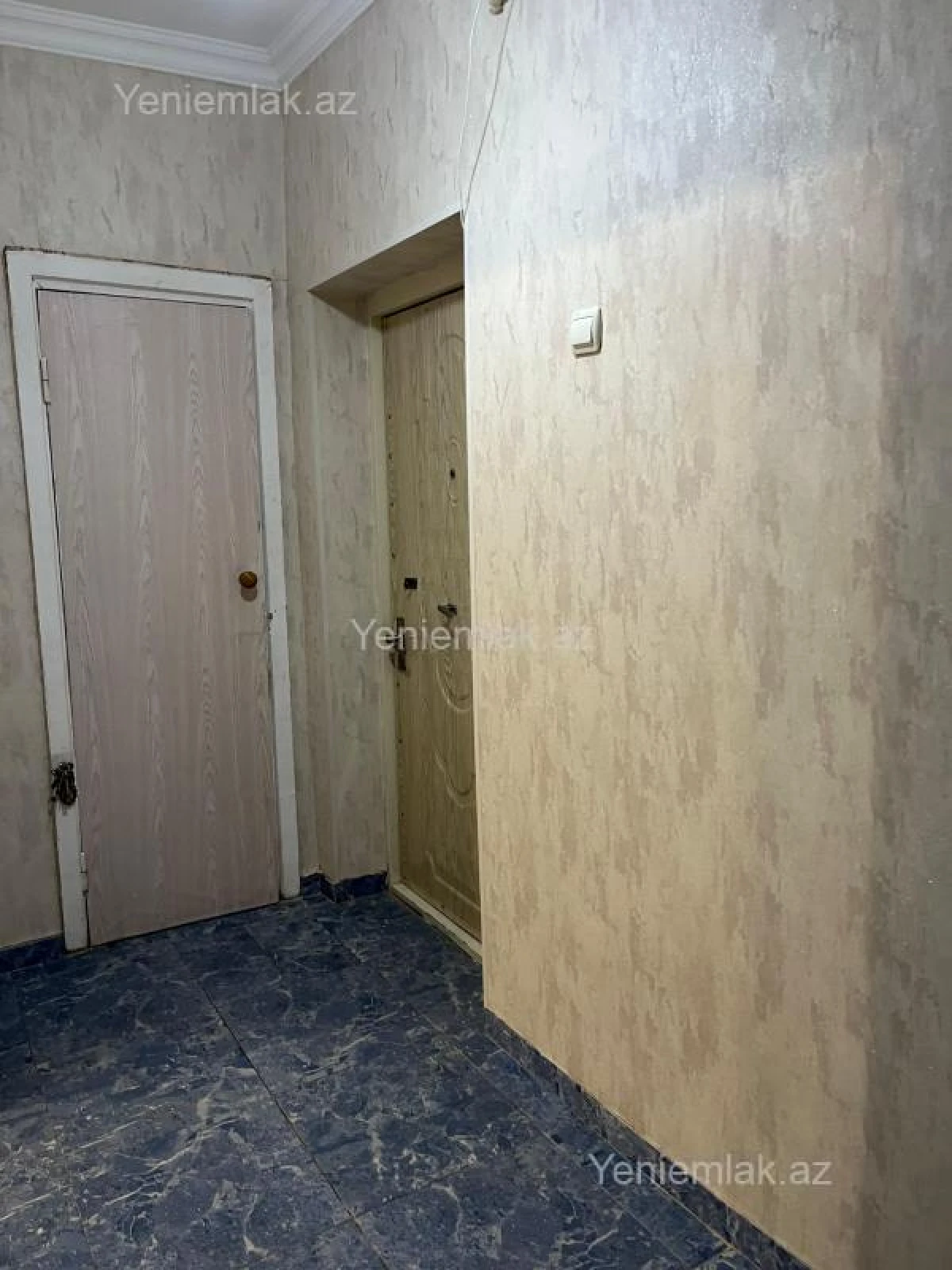 Satılır 2 otaqlı köhnə tikili 65 m²