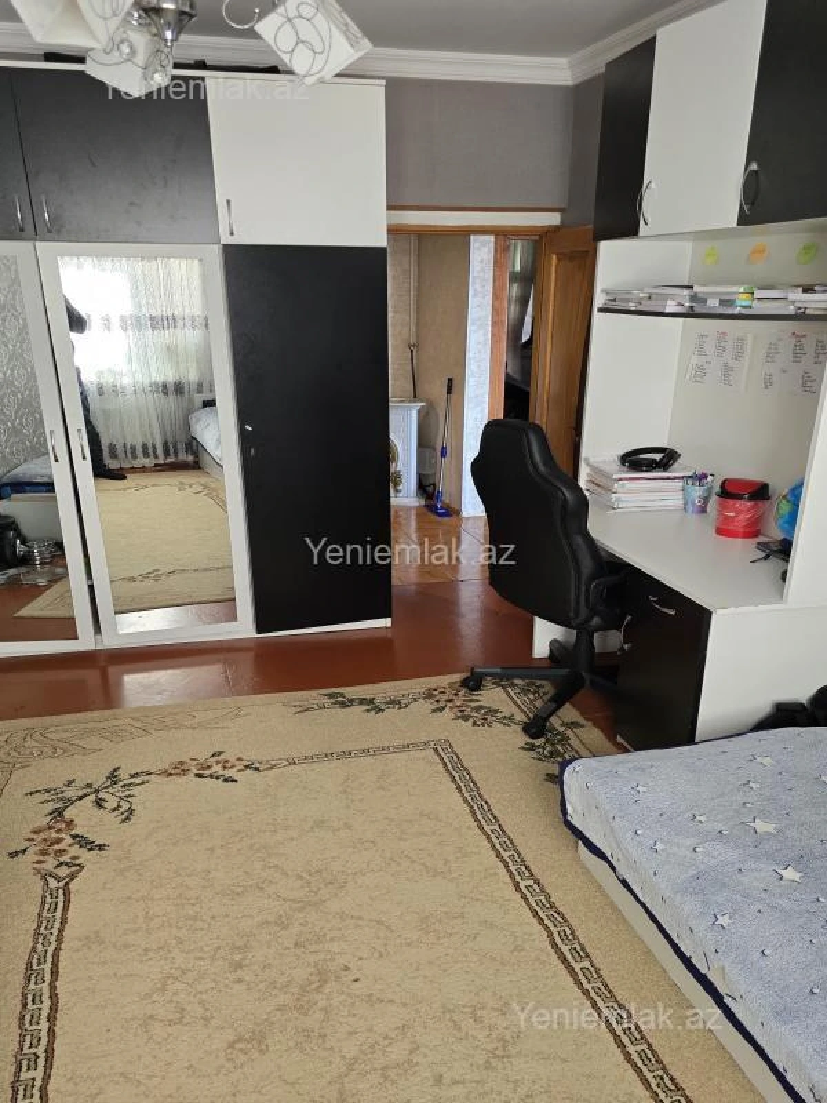 Satılır 4 otaqlı köhnə tikili 100 m²