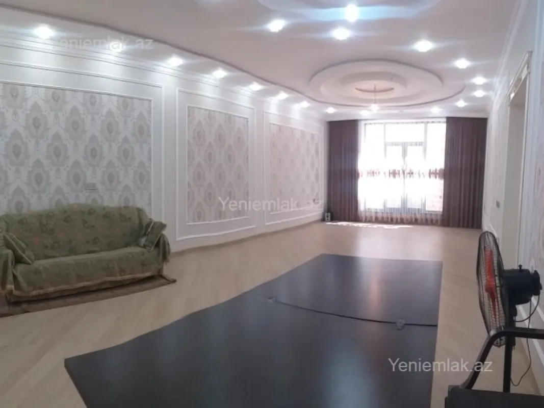 Satılır 5 otaqlı həyət evi 240 m²