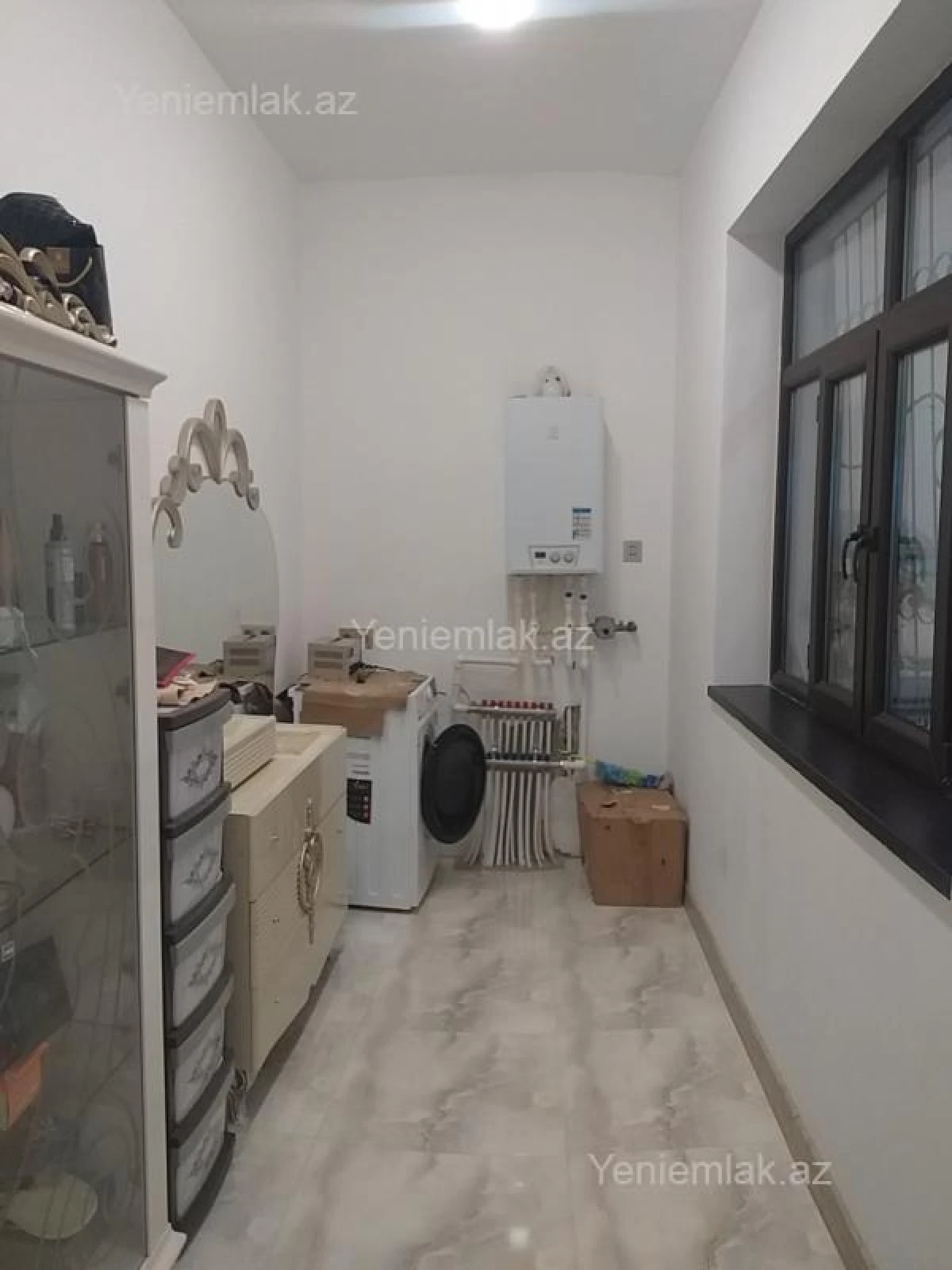 Satılır 5 otaqlı həyət evi 240 m²