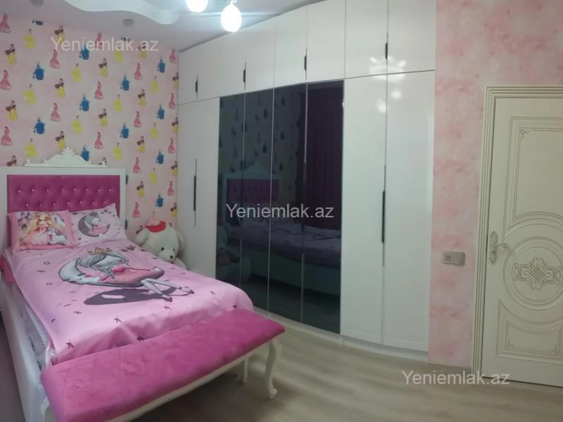 Satılır 5 otaqlı həyət evi 240 m²