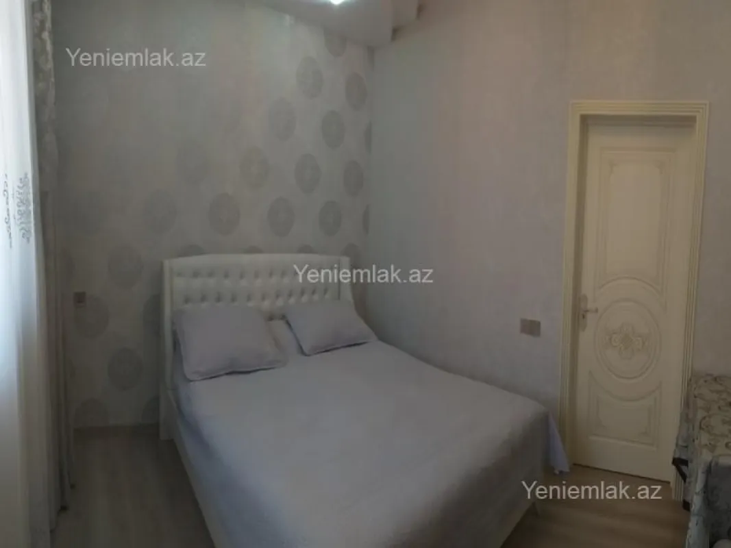 Satılır 5 otaqlı həyət evi 240 m²