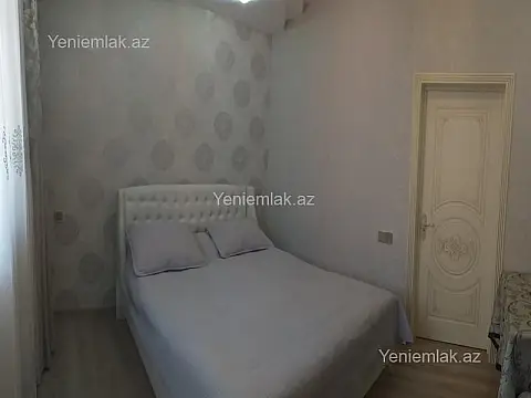 Satılır 5 otaqlı həyət evi 240 m²