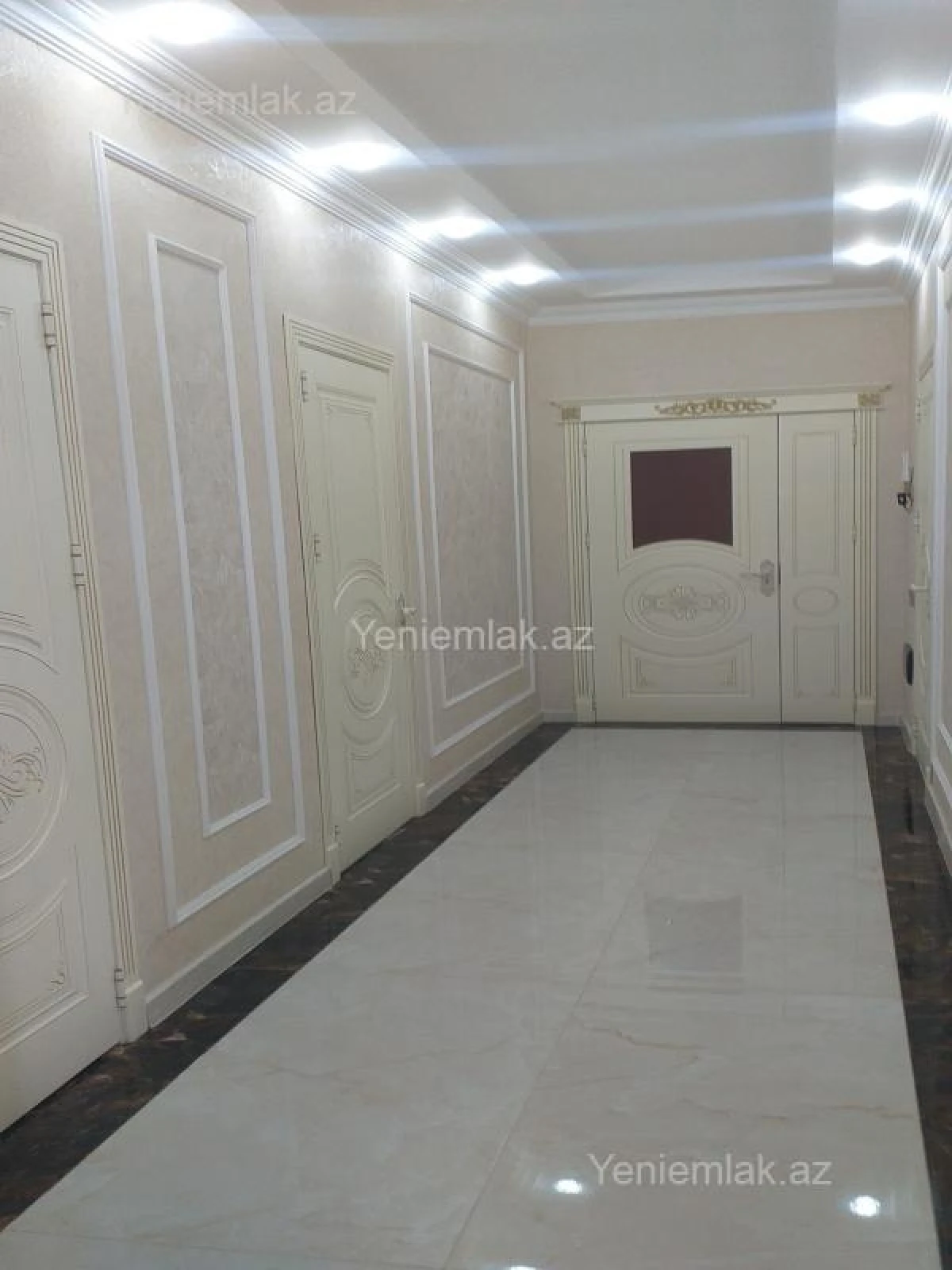 Satılır 5 otaqlı həyət evi 240 m²