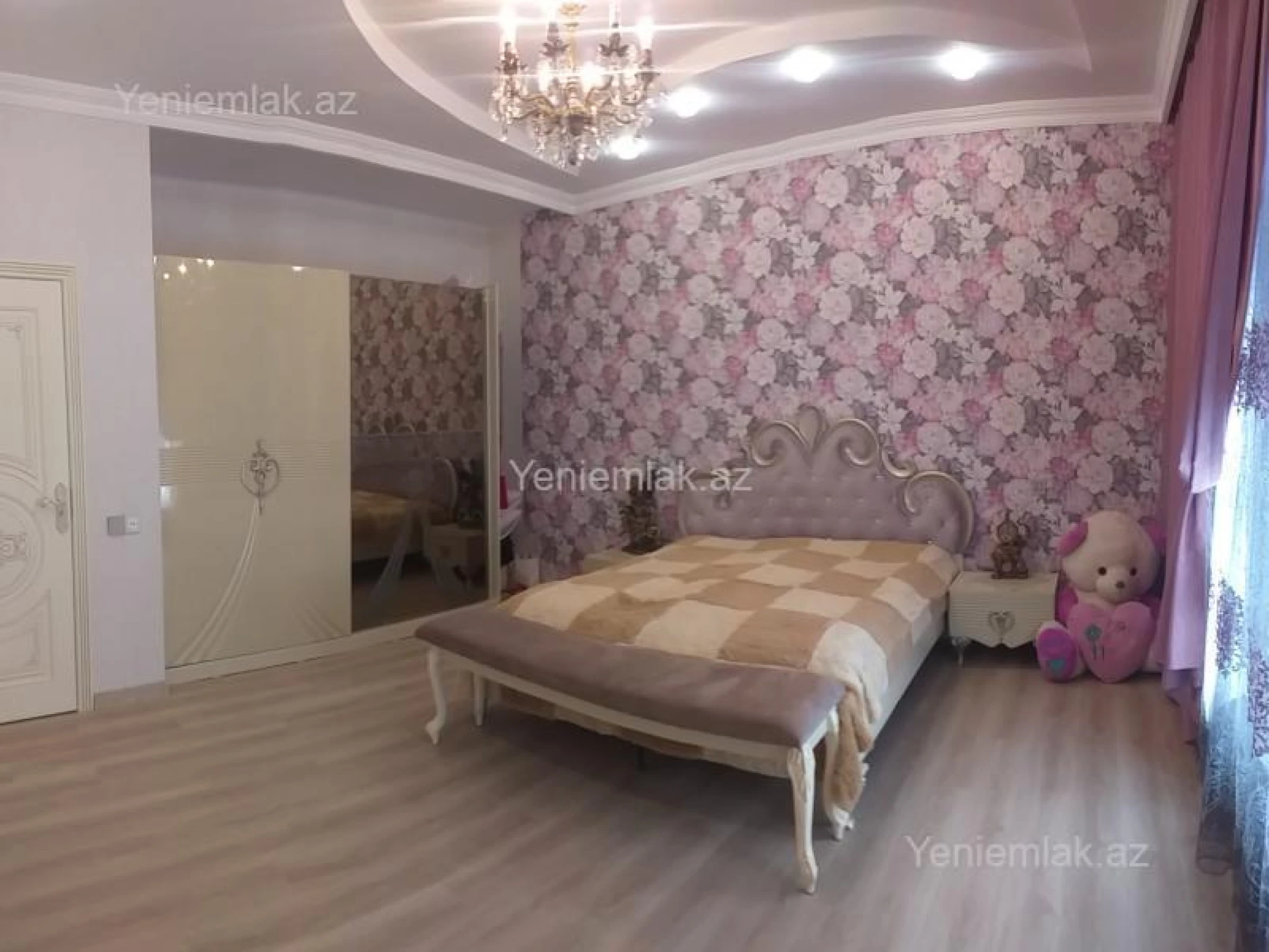 Satılır 5 otaqlı həyət evi 240 m²