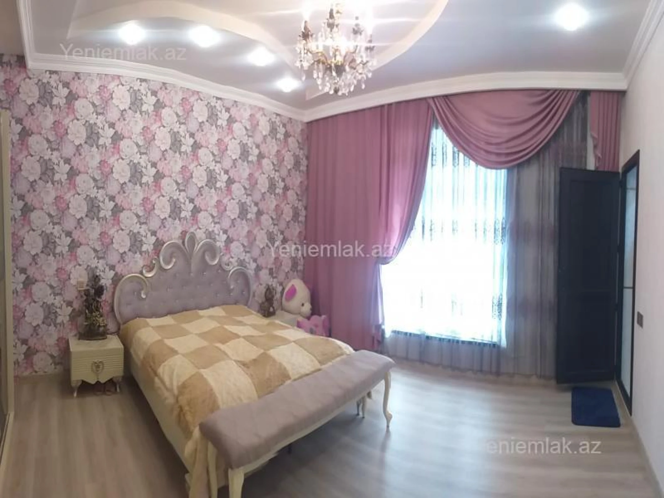 Satılır 5 otaqlı həyət evi 240 m²
