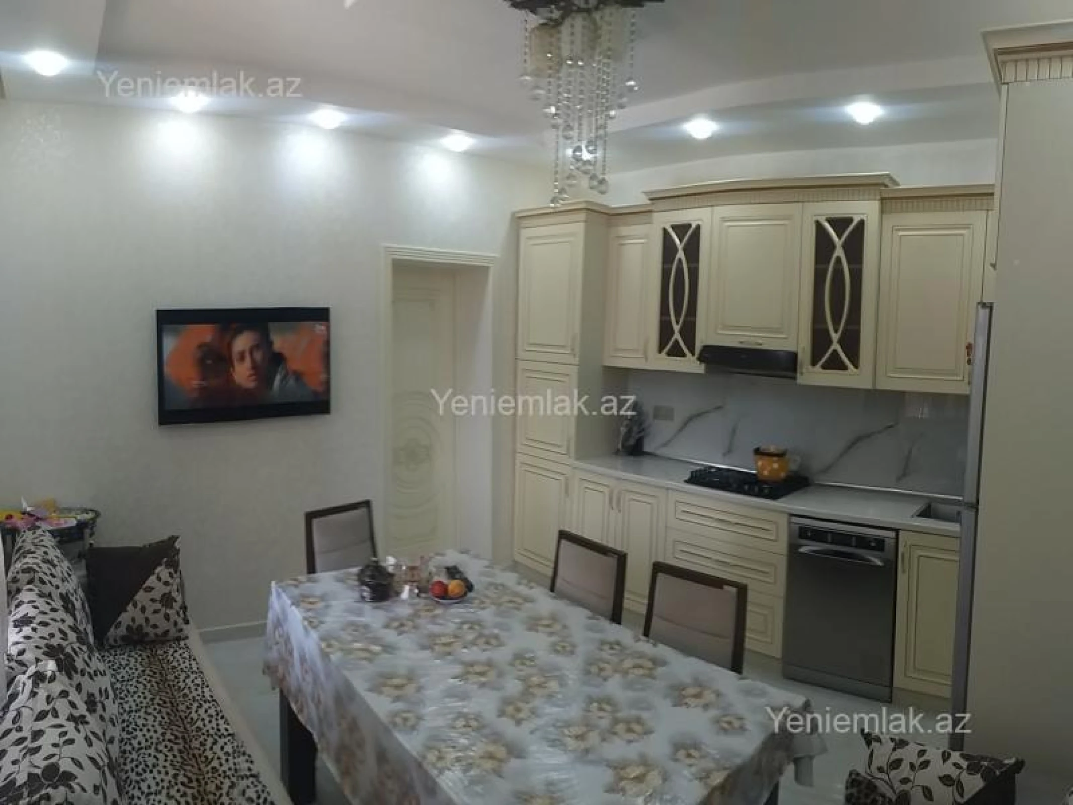 Satılır 5 otaqlı həyət evi 240 m²