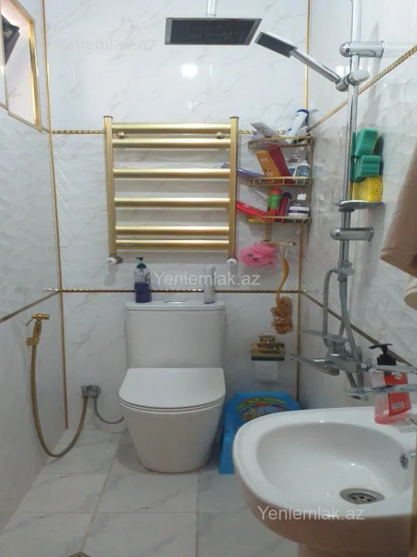 Satılır 5 otaqlı həyət evi 240 m²