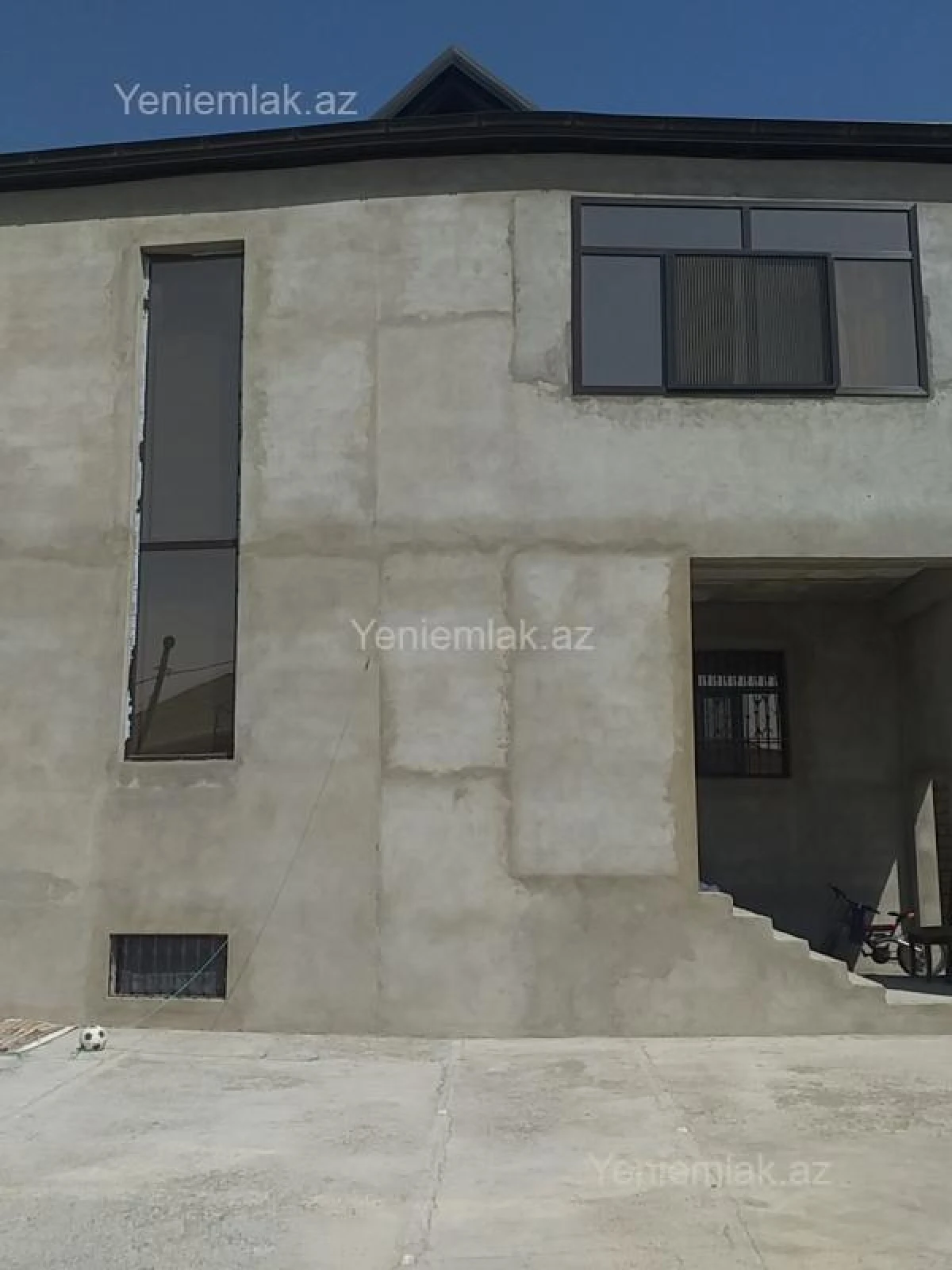 Satılır 5 otaqlı həyət evi 240 m²