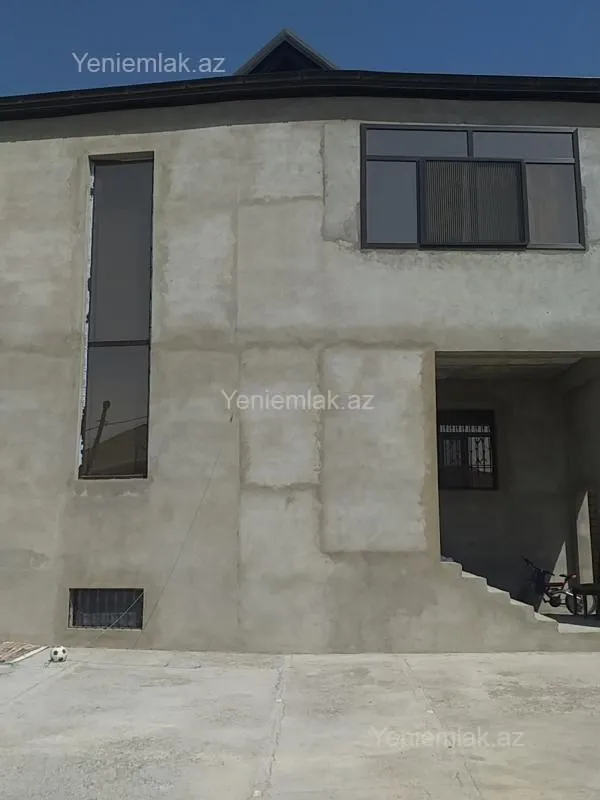 Satılır 5 otaqlı həyət evi 240 m²