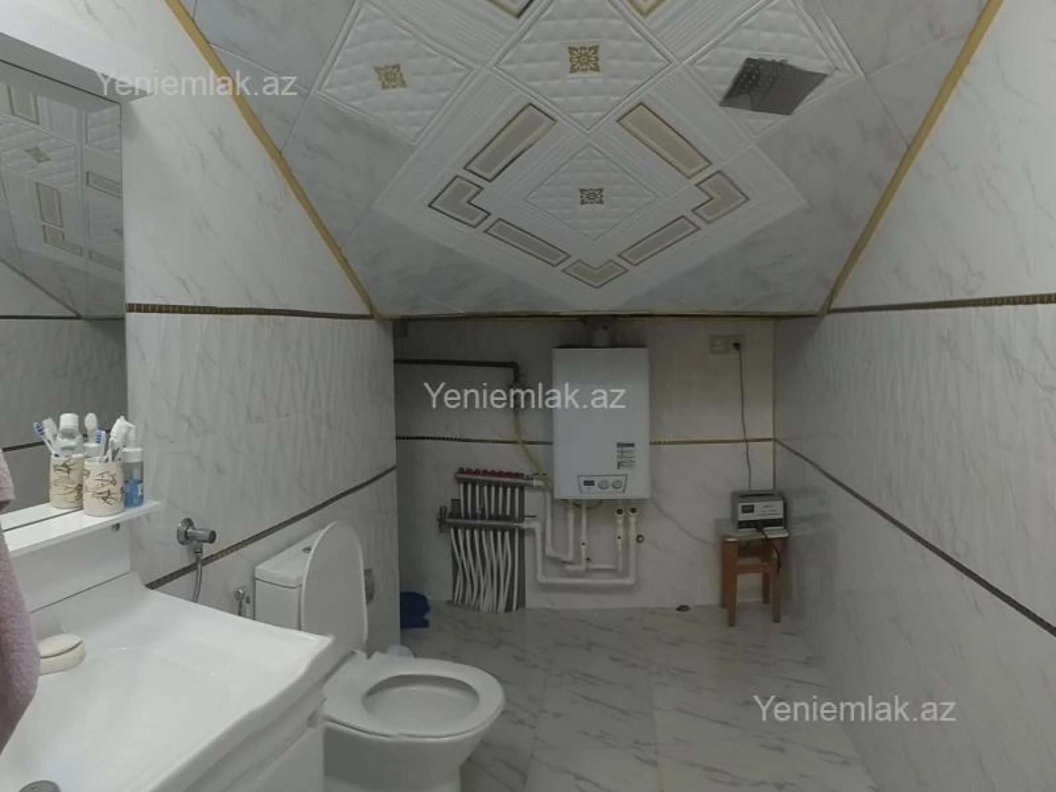 Satılır 5 otaqlı həyət evi 240 m²