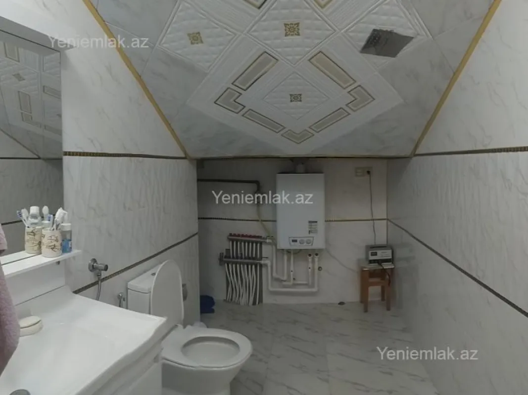 Satılır 5 otaqlı həyət evi 240 m²