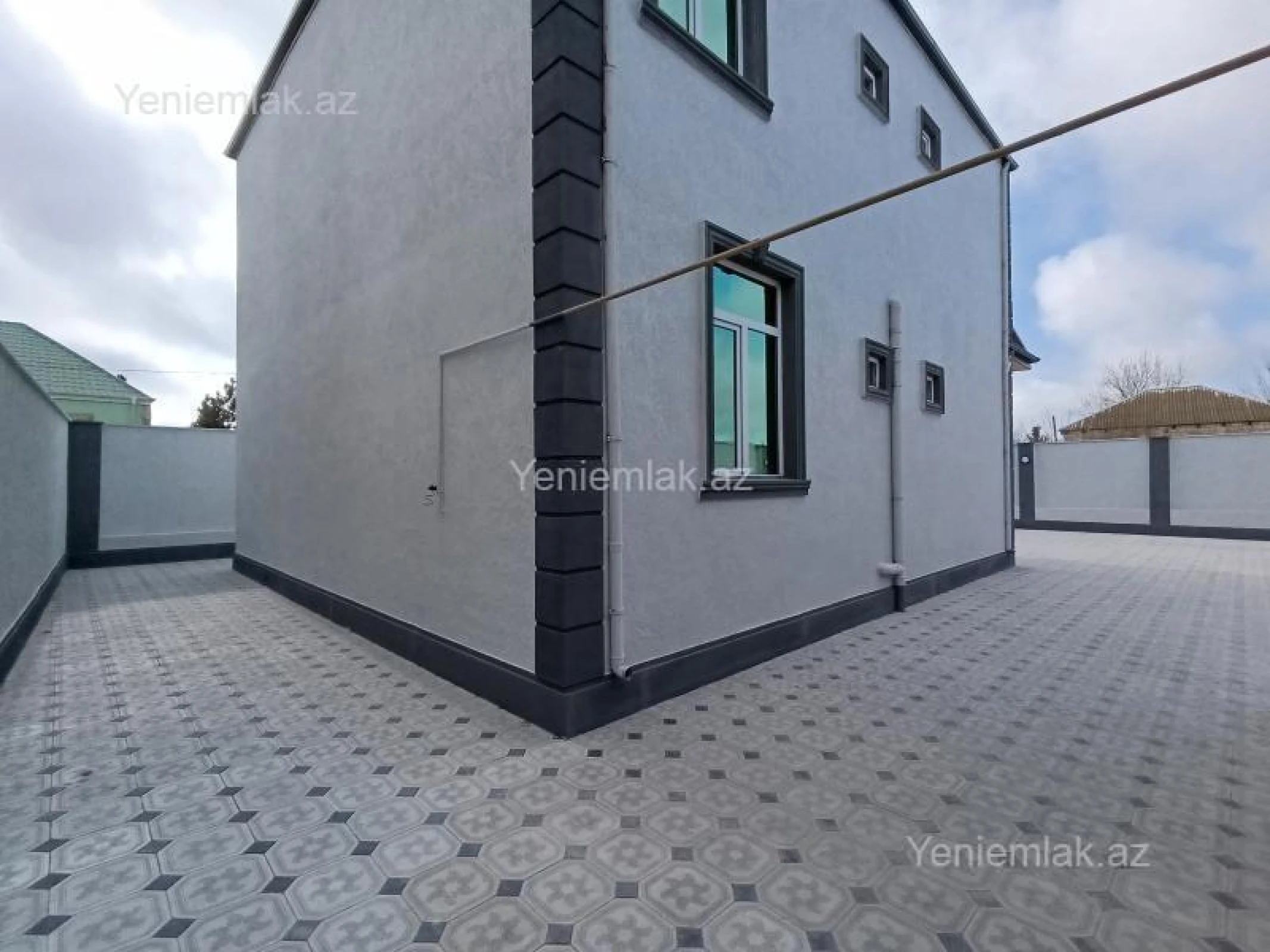 Satılır 5 otaqlı həyət evi 220 m²