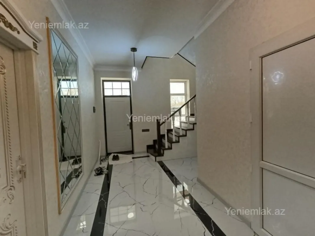 Satılır 5 otaqlı həyət evi 220 m²