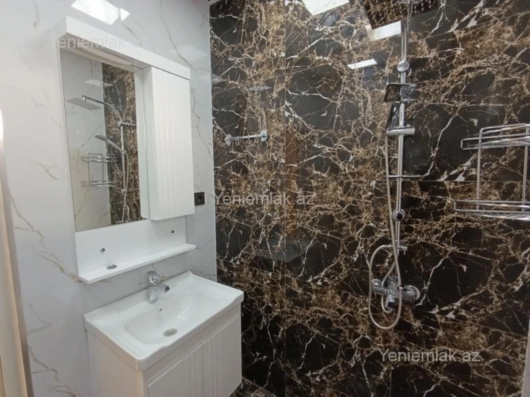 Satılır 5 otaqlı həyət evi 220 m²