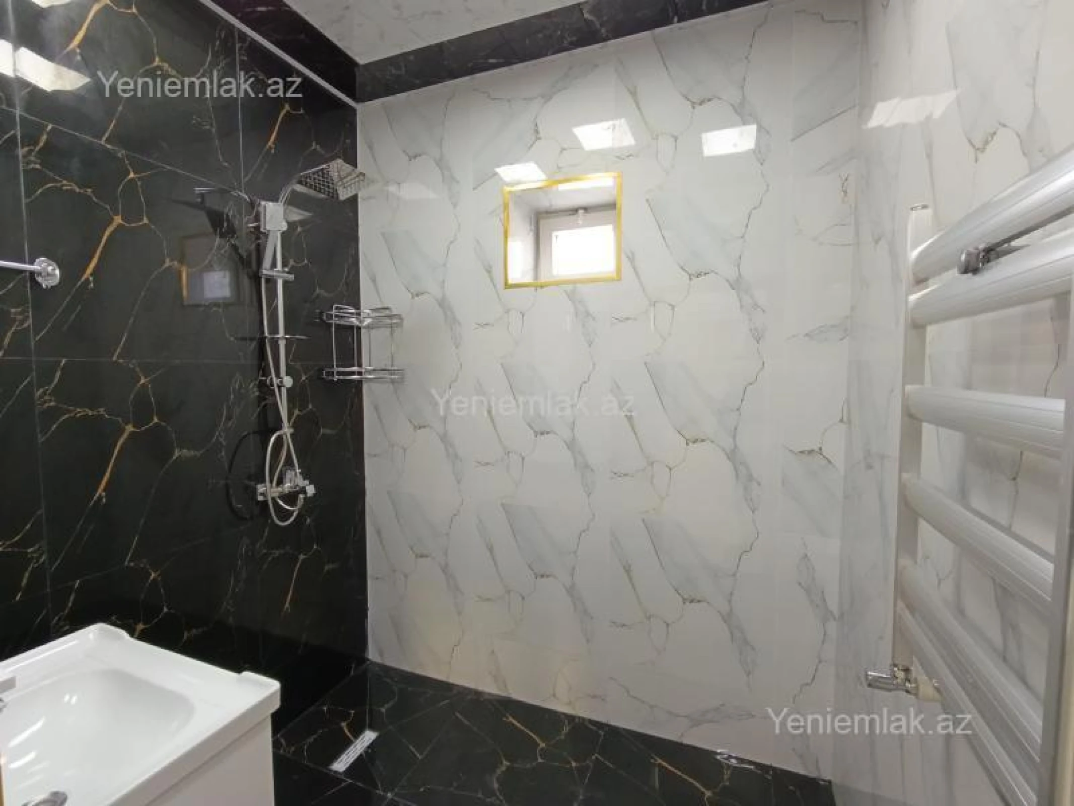 Satılır 5 otaqlı həyət evi 220 m²