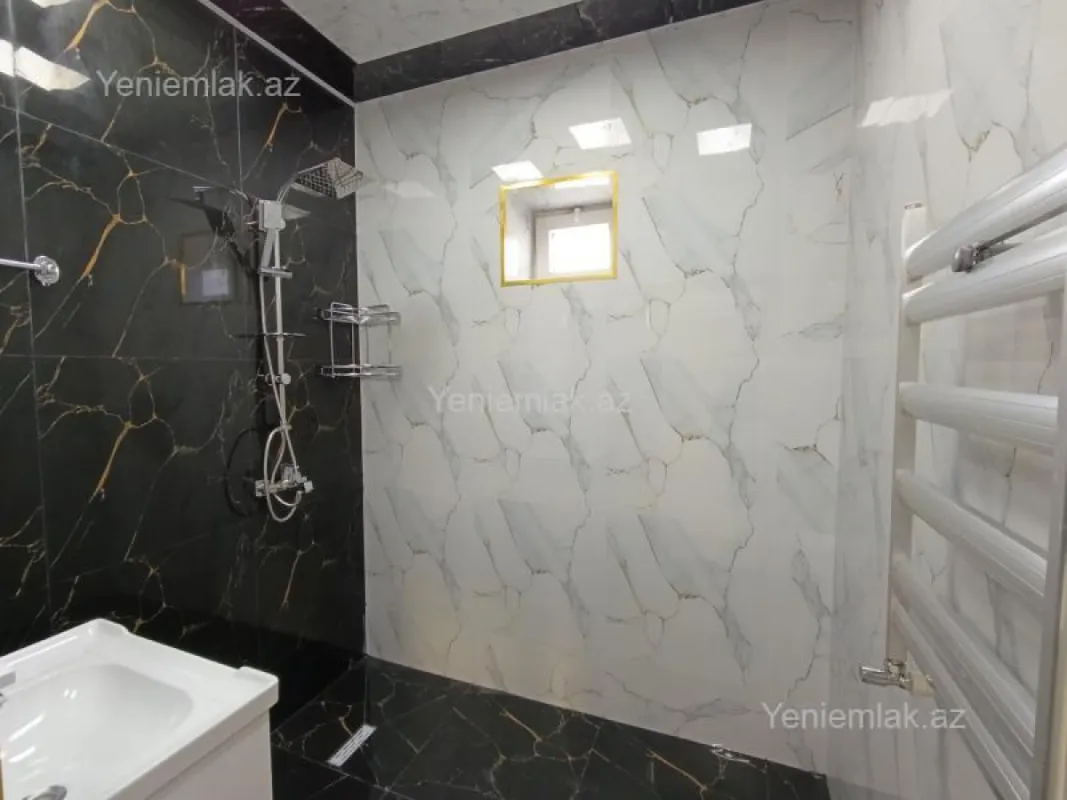 Satılır 5 otaqlı həyət evi 220 m²