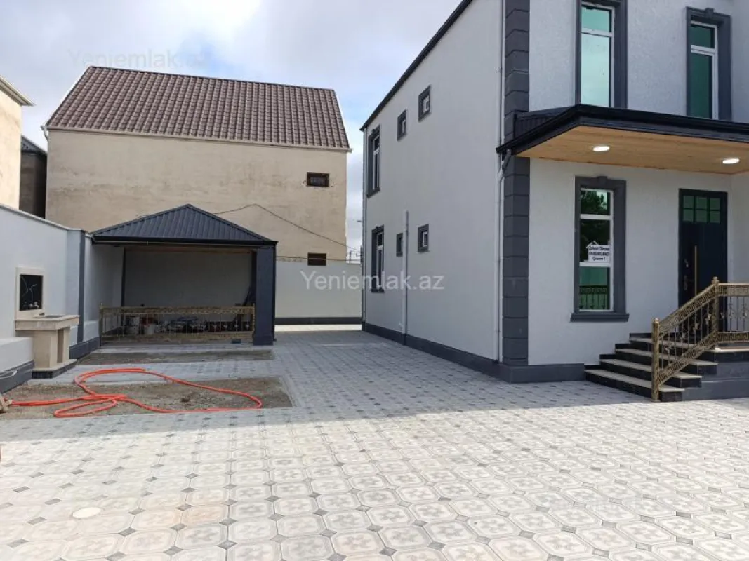 Satılır 5 otaqlı həyət evi 220 m²