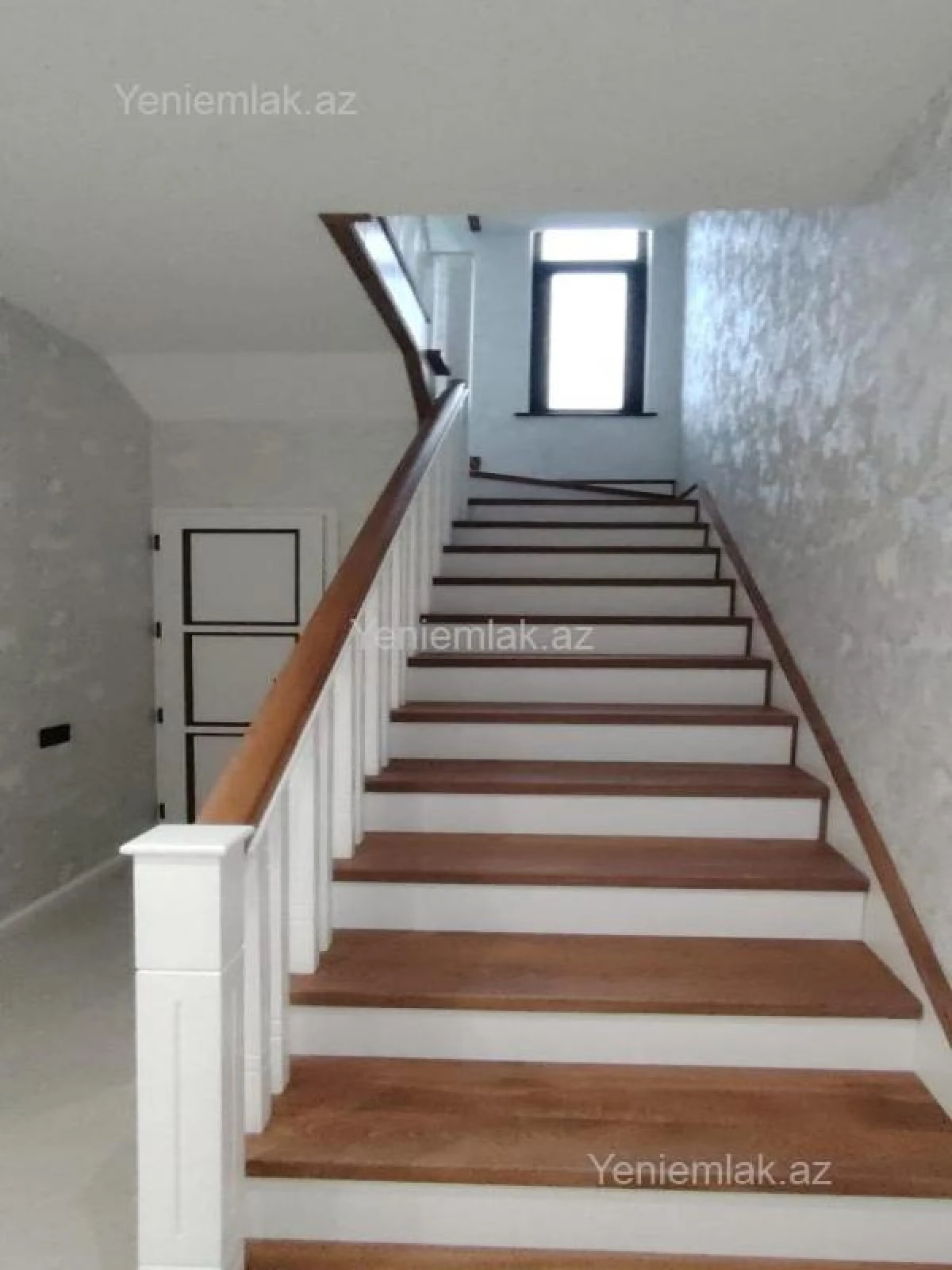 Satılır 5 otaqlı həyət evi 200 m²