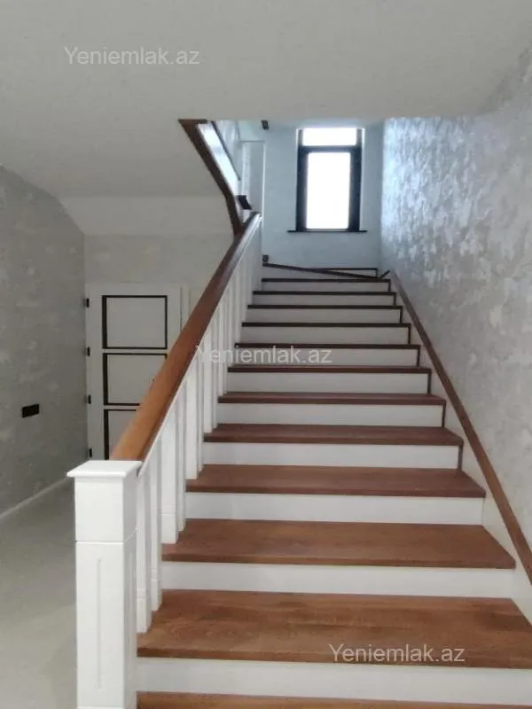 Satılır 5 otaqlı həyət evi 200 m²