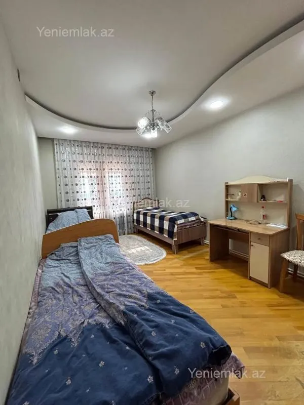 Satılır 4 otaqlı köhnə tikili 110 m²
