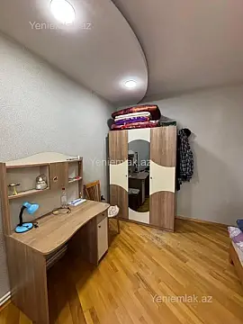 Satılır 4 otaqlı köhnə tikili 110 m²