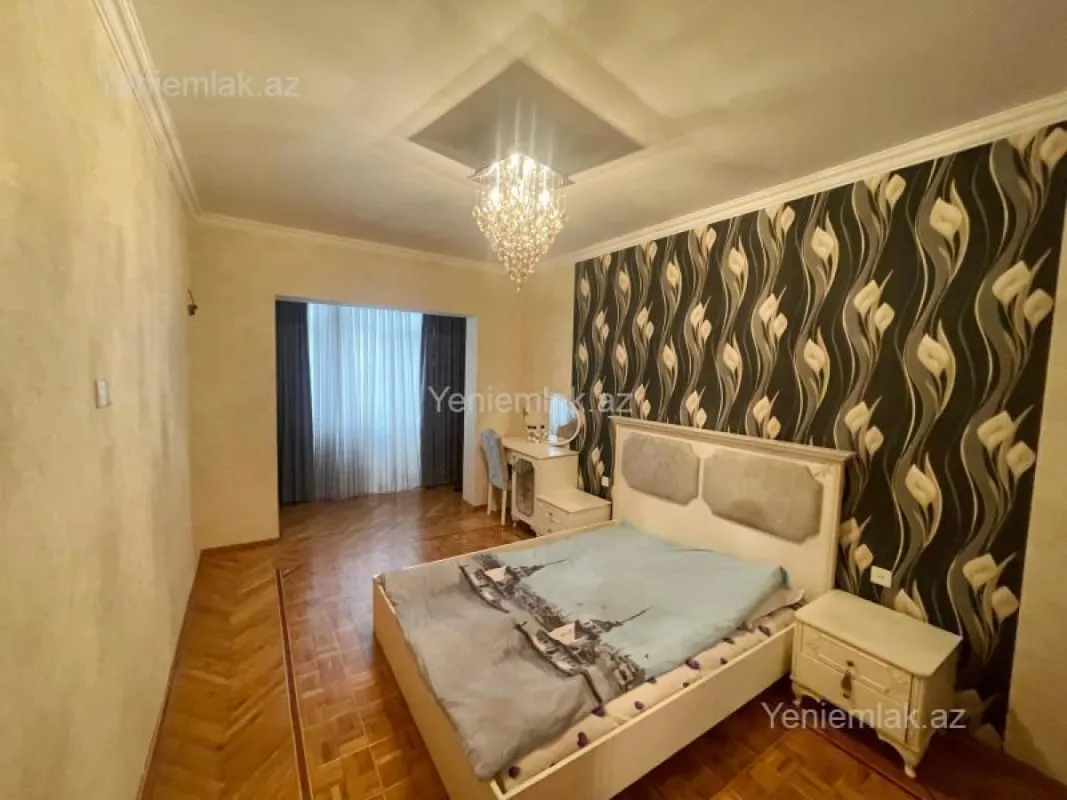 Satılır 4 otaqlı köhnə tikili 110 m²