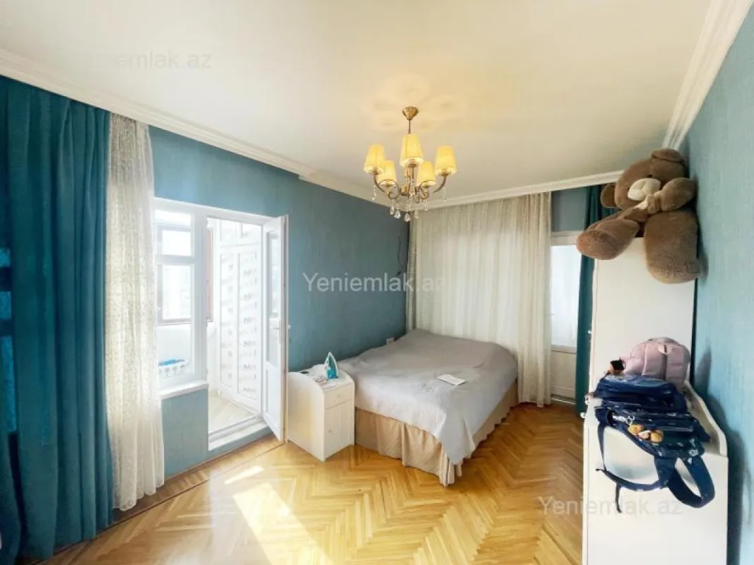 Satılır 4 otaqlı köhnə tikili 110 m²