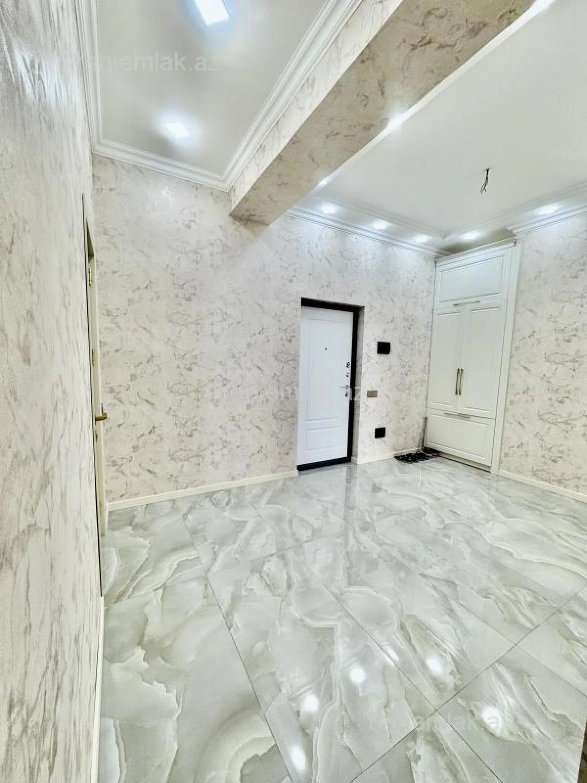 Satılır 1 otaqlı yeni tikili 70 m²