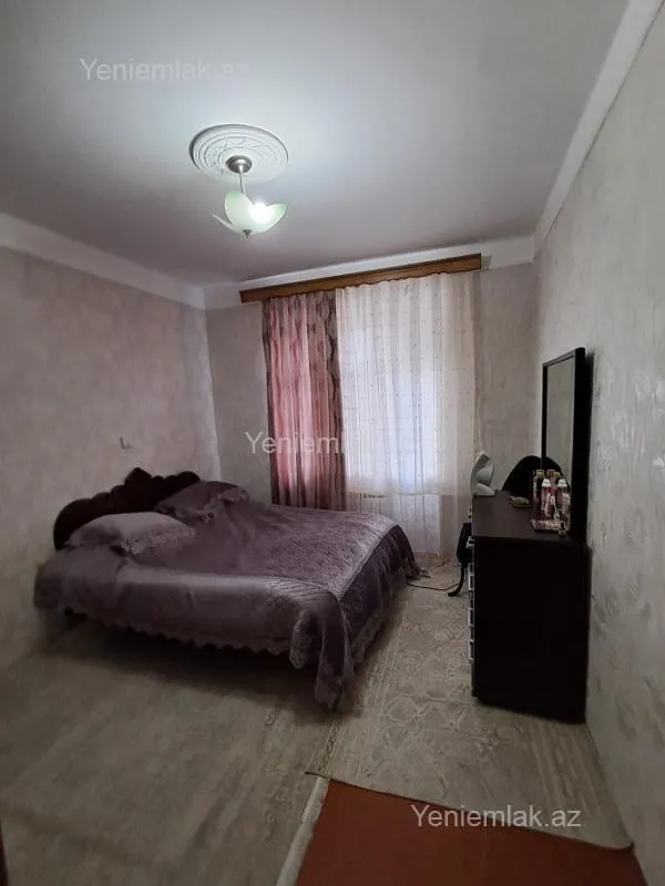 Satılır 2 otaqlı köhnə tikili 65 m²