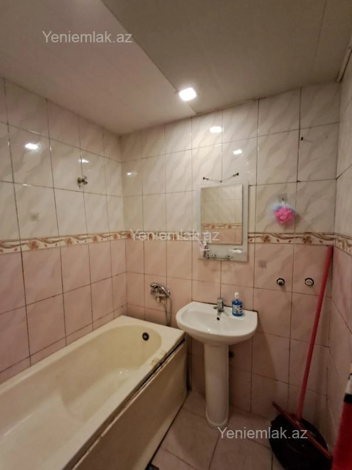 Satılır 2 otaqlı köhnə tikili 65 m²