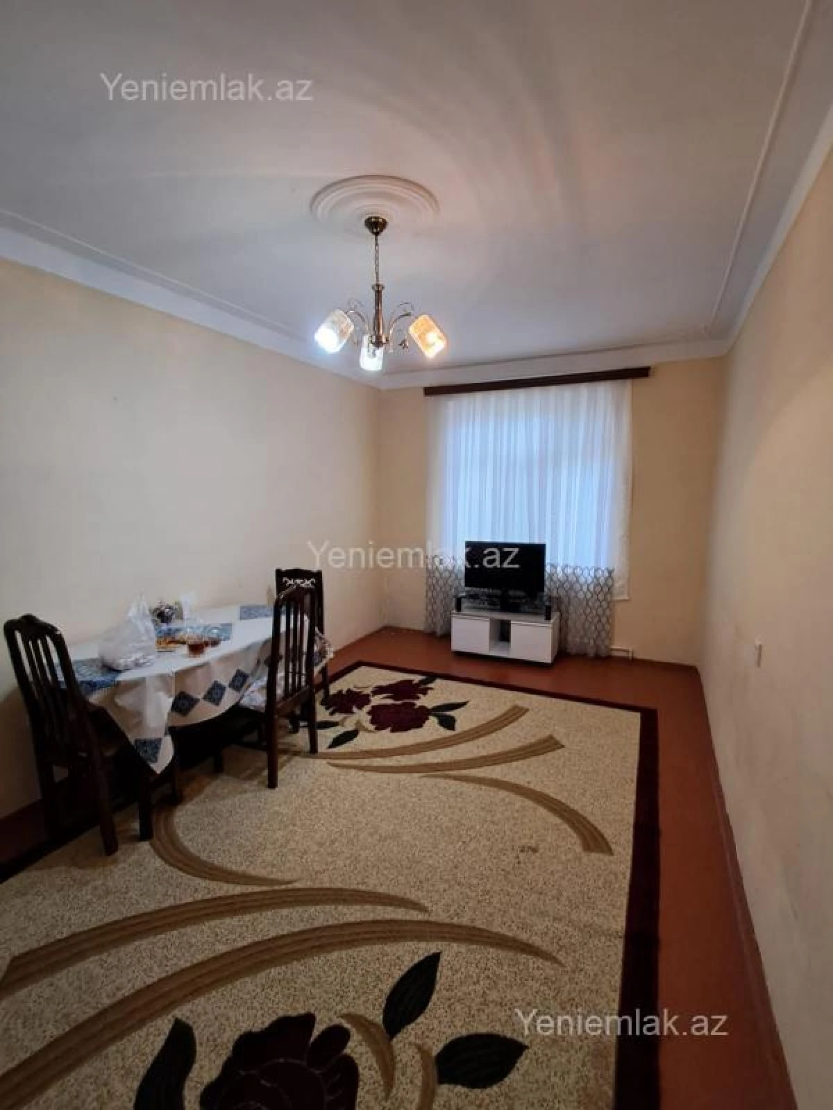 Satılır 2 otaqlı köhnə tikili 65 m²