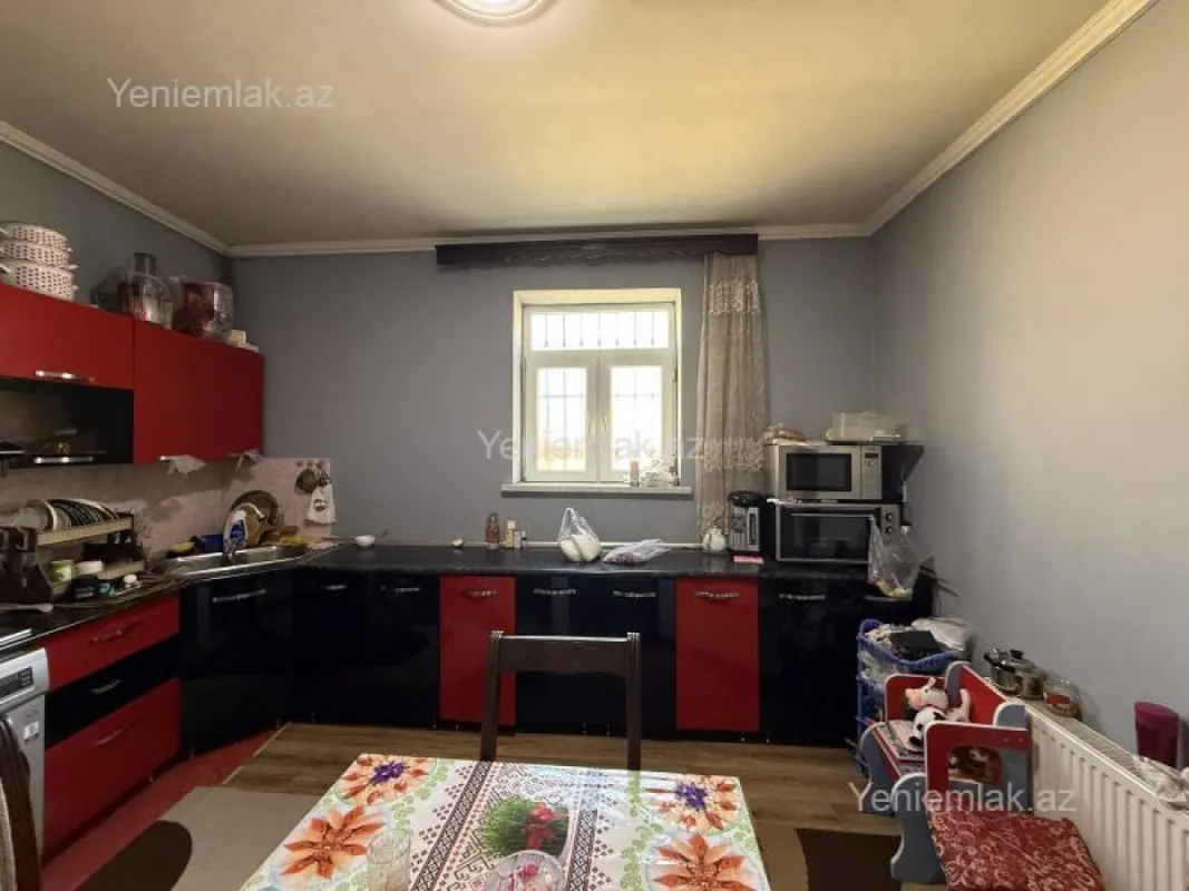 Satılır 4 otaqlı həyət evi 150 m²