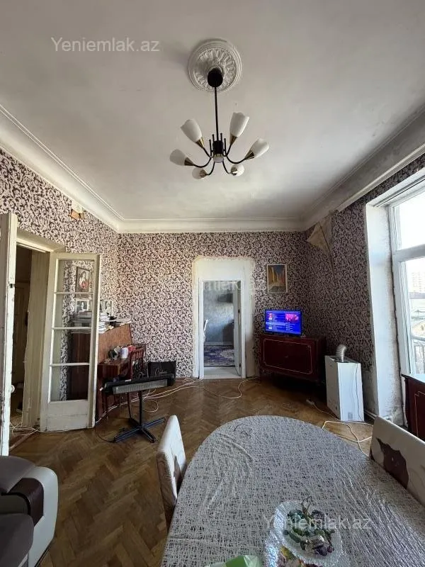 Satılır 3 otaqlı köhnə tikili 95 m²