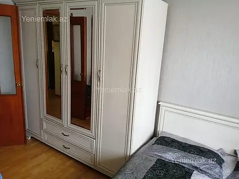 Satılır 3 otaqlı köhnə tikili 80 m²