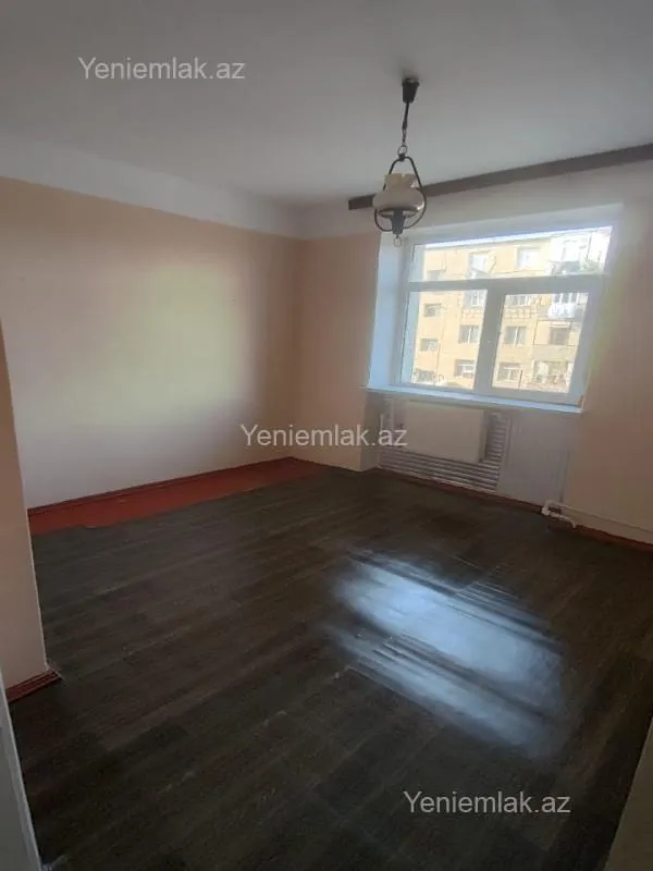 Satılır 2 otaqlı köhnə tikili 54 m²