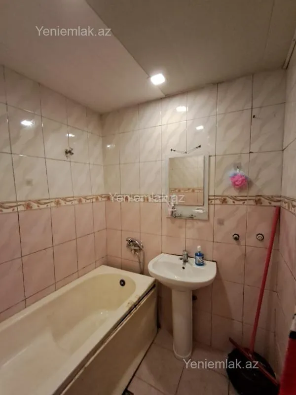 Satılır 2 otaqlı köhnə tikili 64 m²