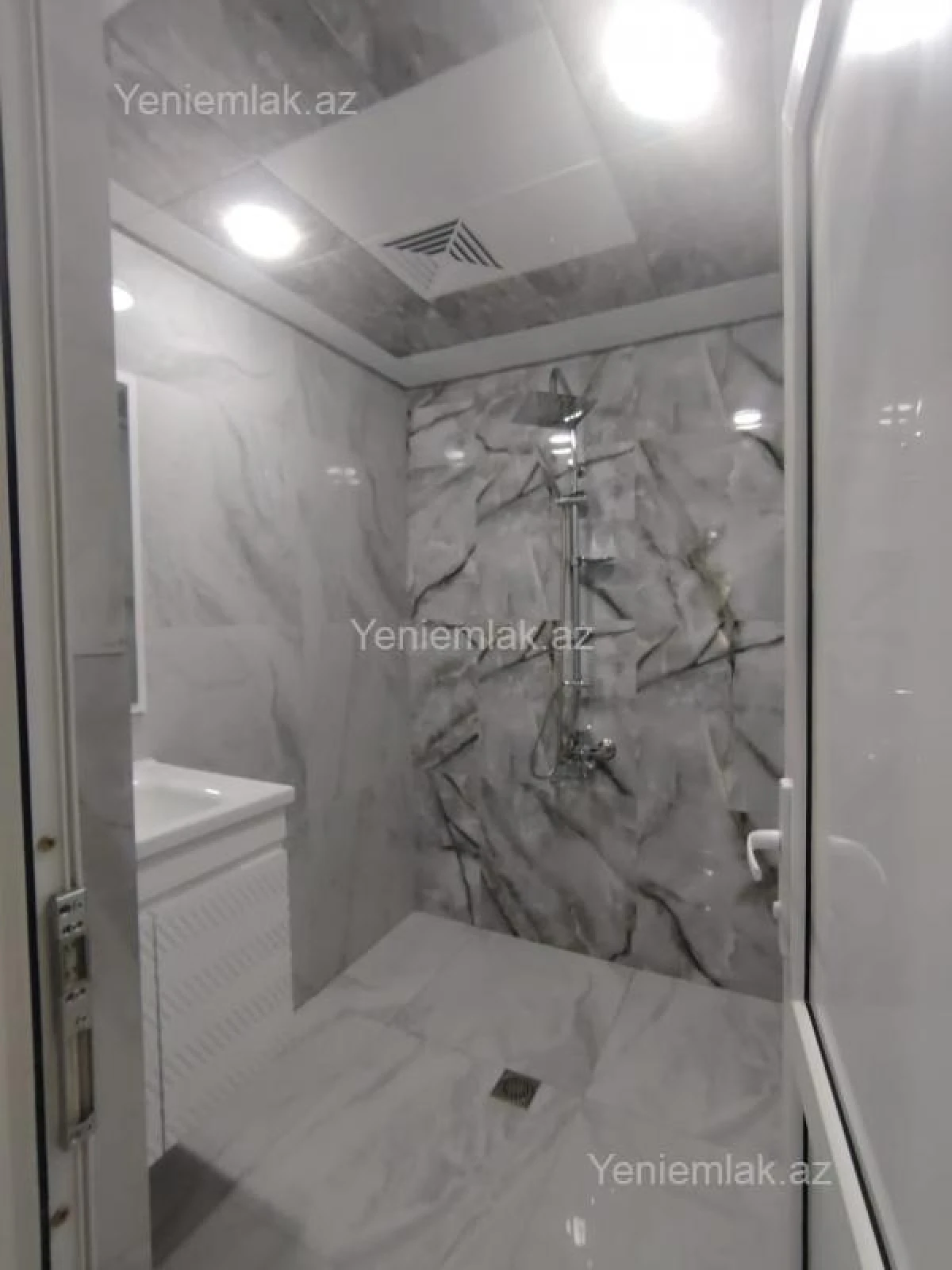 Satılır 3 otaqlı köhnə tikili 75 m²