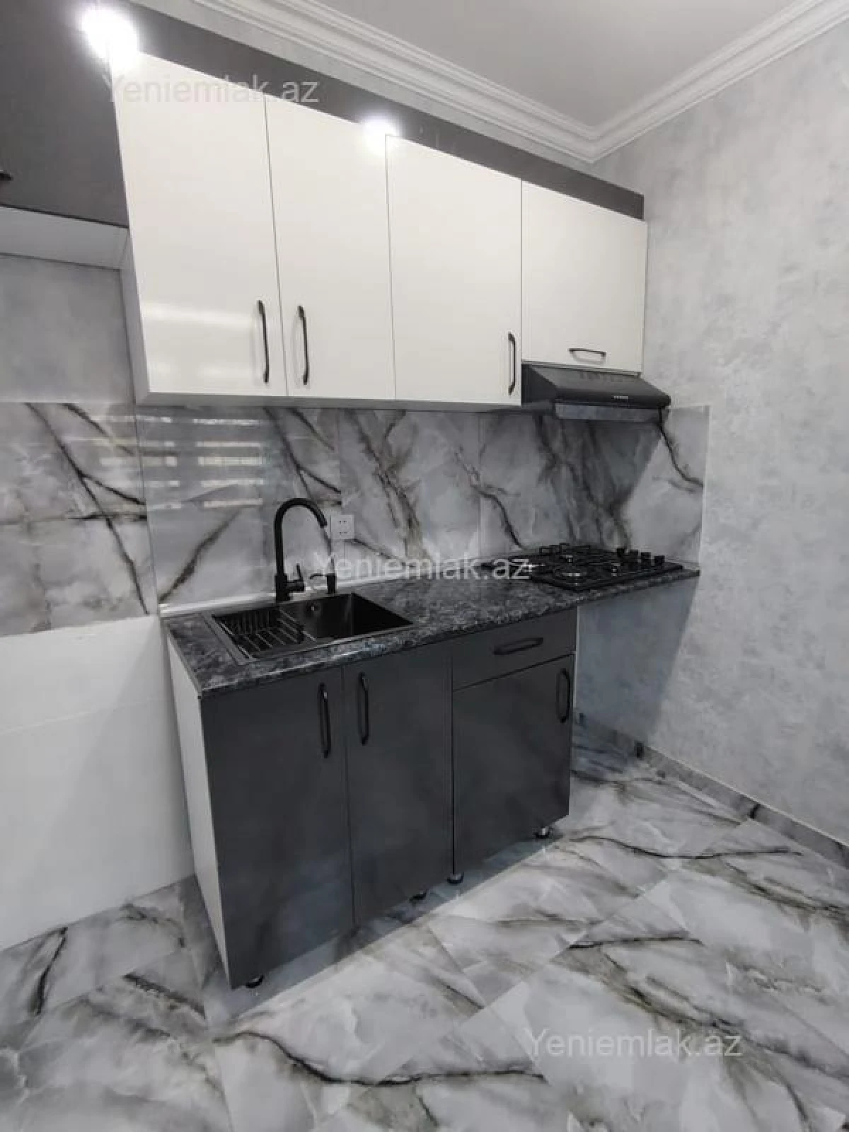 Satılır 3 otaqlı köhnə tikili 75 m²