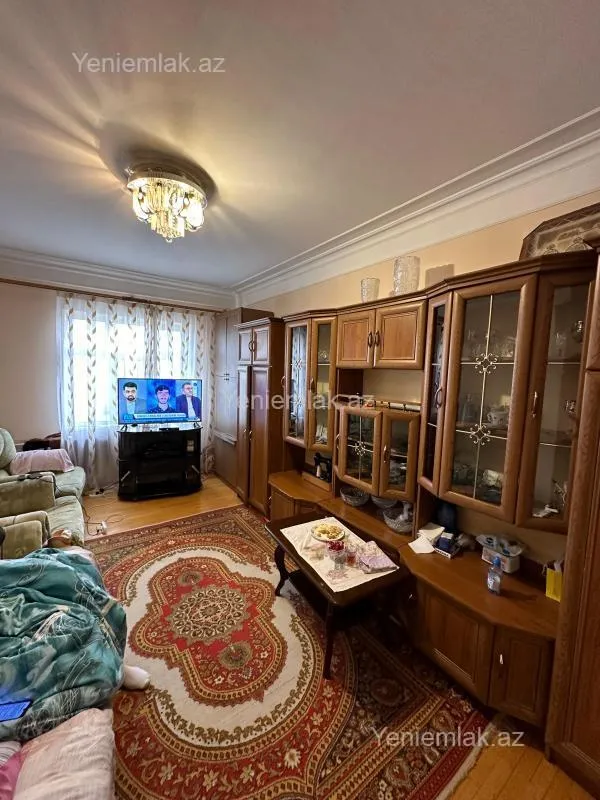Satılır 2 otaqlı köhnə tikili 55 m²