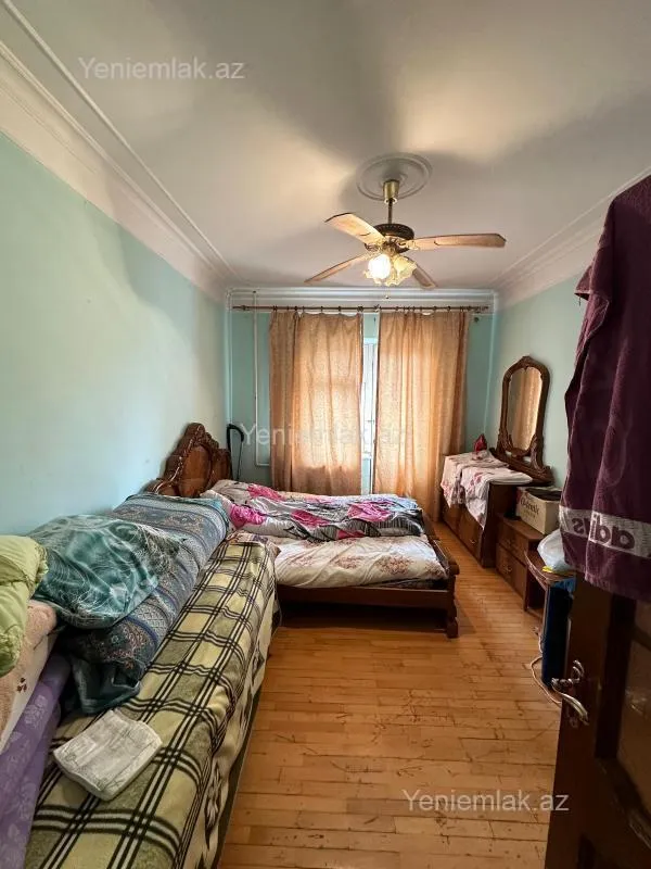 Satılır 2 otaqlı köhnə tikili 55 m²