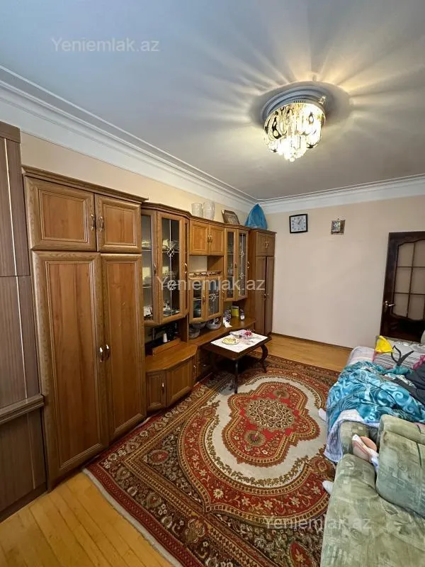 Satılır 2 otaqlı köhnə tikili 55 m²