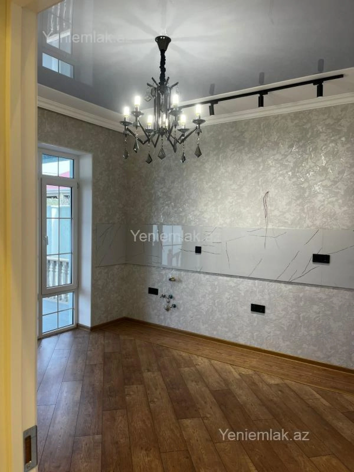 Satılır 5 otaqlı həyət evi 220 m²