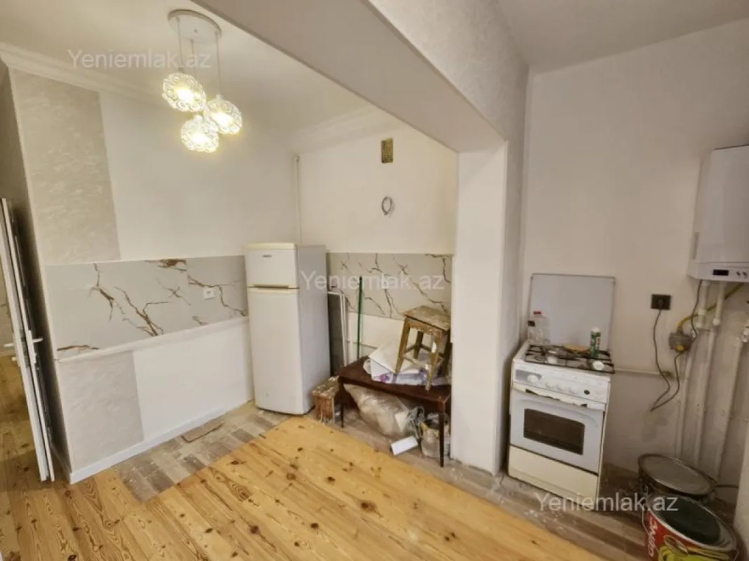 Satılır 3 otaqlı köhnə tikili 80 m²