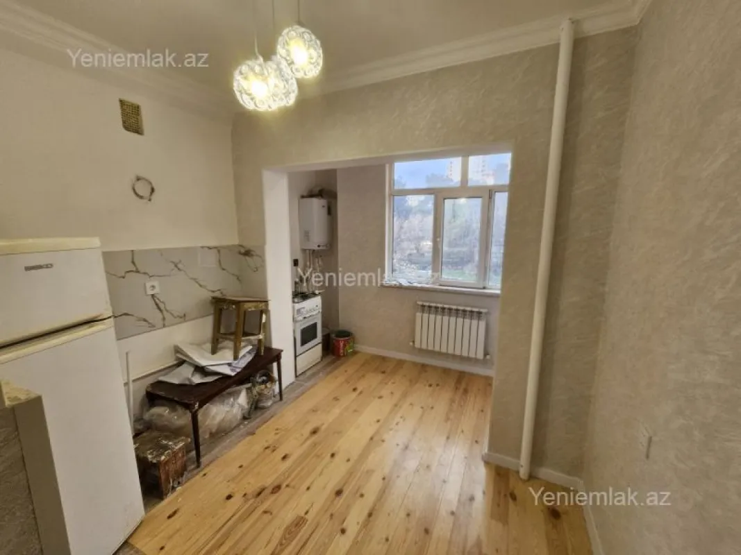 Satılır 3 otaqlı köhnə tikili 80 m²