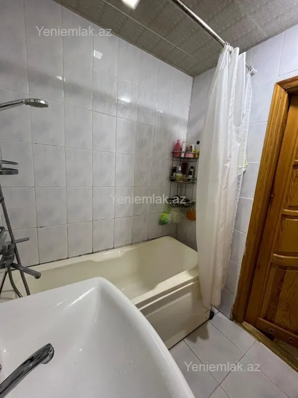 Satılır 5 otaqlı köhnə tikili 120 m²