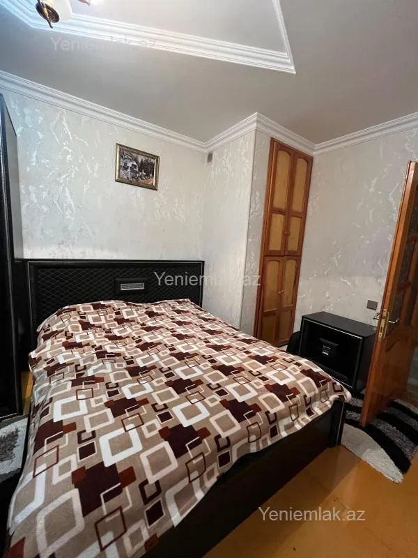 Satılır 5 otaqlı köhnə tikili 120 m²