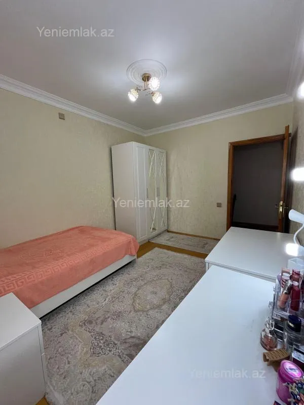 Satılır 5 otaqlı köhnə tikili 120 m²